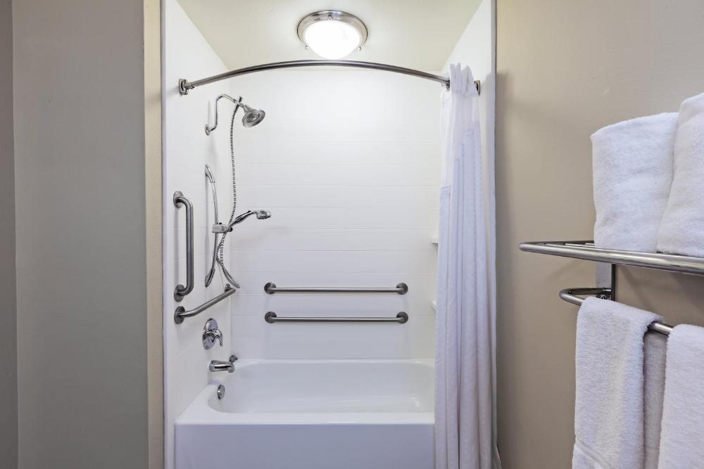 Standard King Room with Accessible Tub - Mobility Access interior