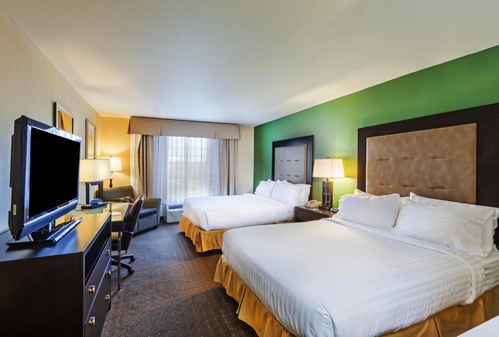 Standard Queen Room with Two Queen Beds interior